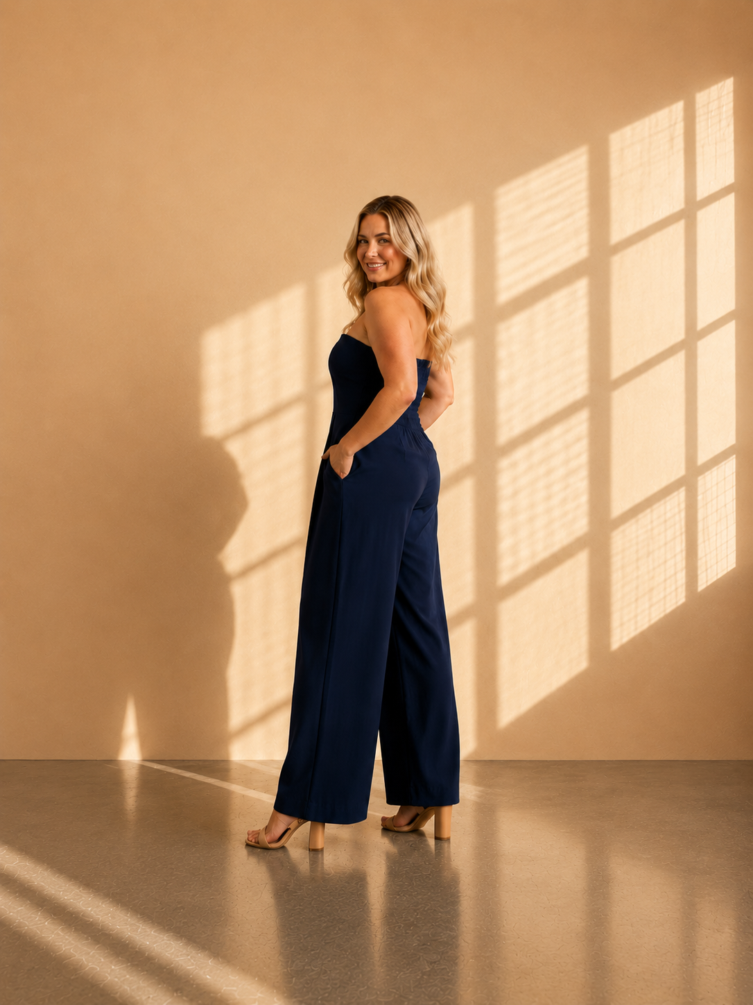 Lunara | Elegancki Kombinezon Bandeau z Szerokimi Nogawkami