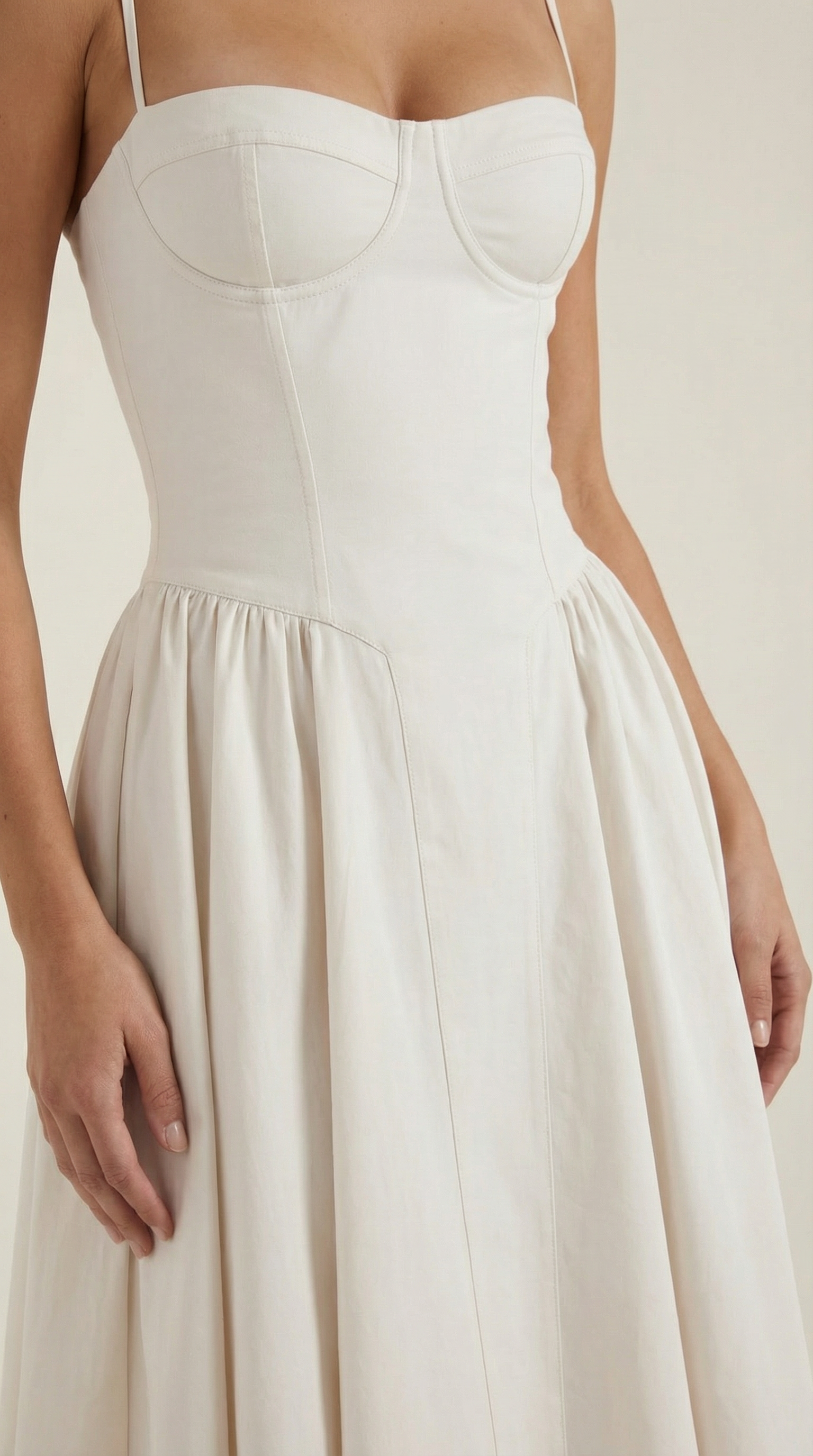 Odette | Elegancka sukienka midi z rozkloszowanym dołem i gorsetem