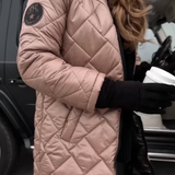 Barbara | Elegancka pikowana kurtka puchowa z kapturem