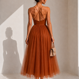 Elowina | Elegancka tiulowa sukienka midi z odkrytymi plecami i gorsetowym detalem