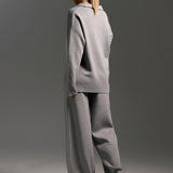 Indy | Damski dres z oversize polo swetrem i szerokimi spodniami w kolorze piaskowym