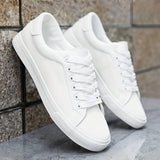 Oliwier | Białe sneakersy – Klasyczna elegancja i uniwersalność
