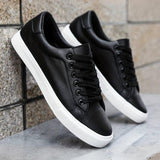 Oliwier | Białe sneakersy – Klasyczna elegancja i uniwersalność