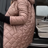 Barbara | Elegancka pikowana kurtka puchowa z kapturem