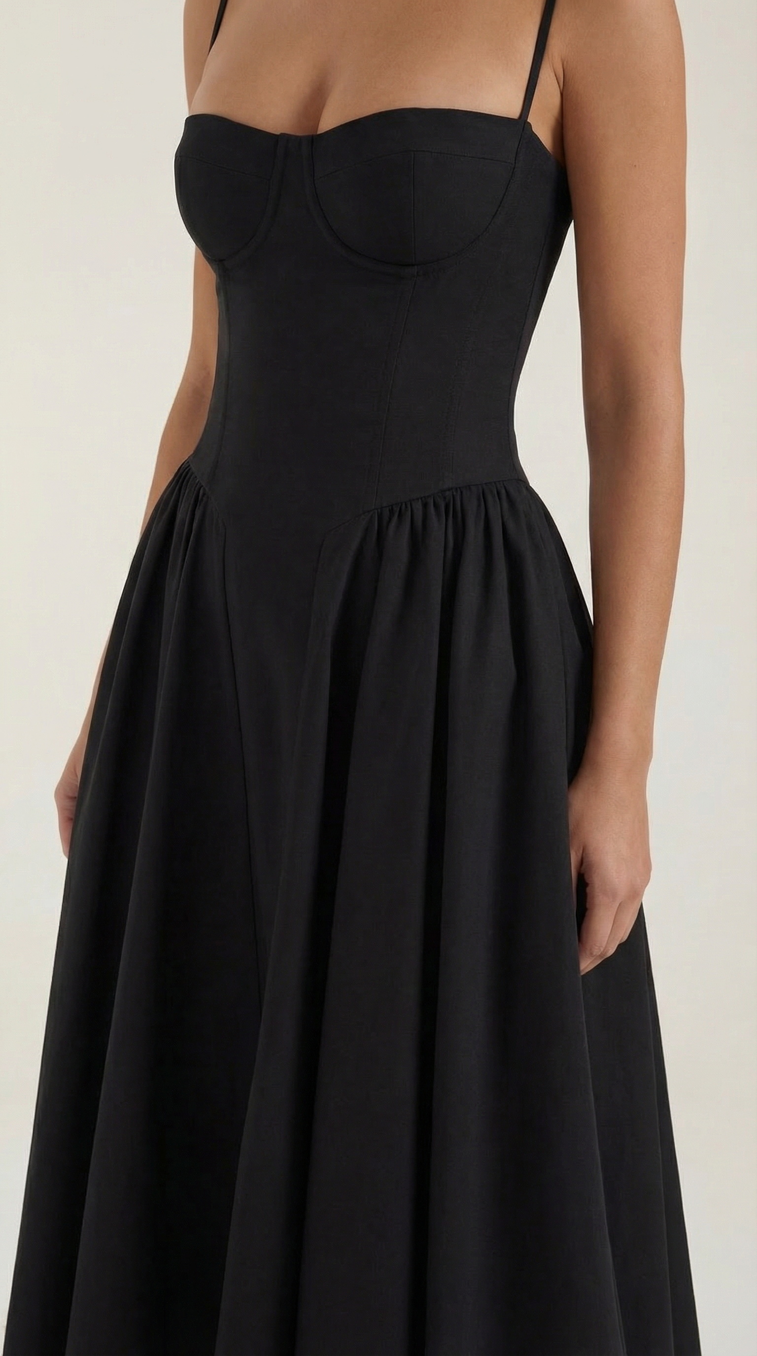 Odette | Elegancka sukienka midi z rozkloszowanym dołem i gorsetem